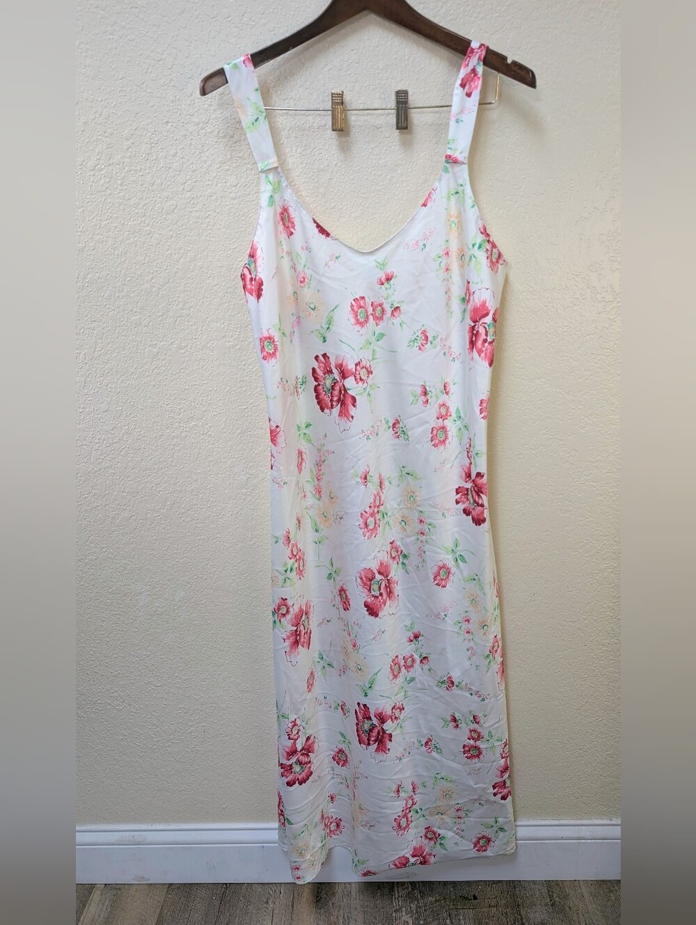Vintage Cabernet Sleepwear Satin Maxi Floral Print Nightgown. Size Large